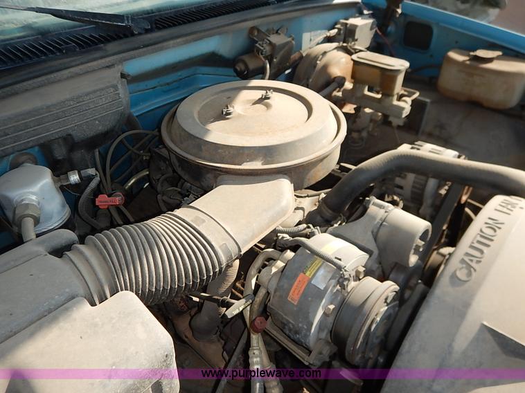 image for item I5448 1993 Chevrolet Cheyenne 1500 pickup truck