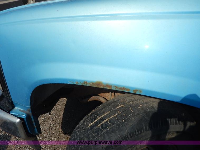 image for item I5448 1993 Chevrolet Cheyenne 1500 pickup truck