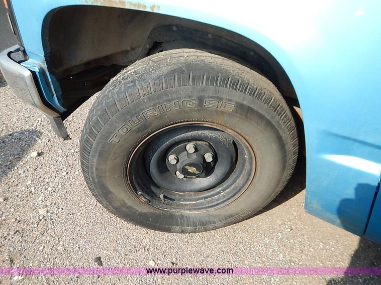 image for item I5448 1993 Chevrolet Cheyenne 1500 pickup truck