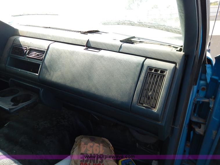 image for item I5448 1993 Chevrolet Cheyenne 1500 pickup truck