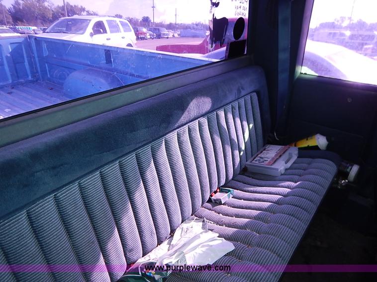 image for item I5448 1993 Chevrolet Cheyenne 1500 pickup truck