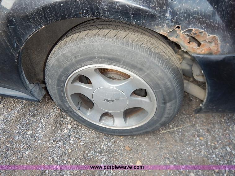 image for item I5449 2000 Ford Mustang