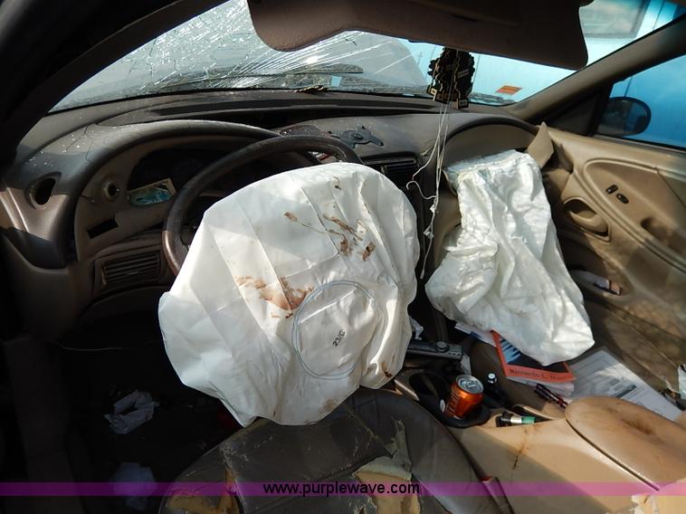 image for item I5449 2000 Ford Mustang