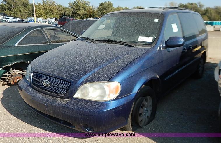 image for item I5451 2005 Kia Sedona LX van