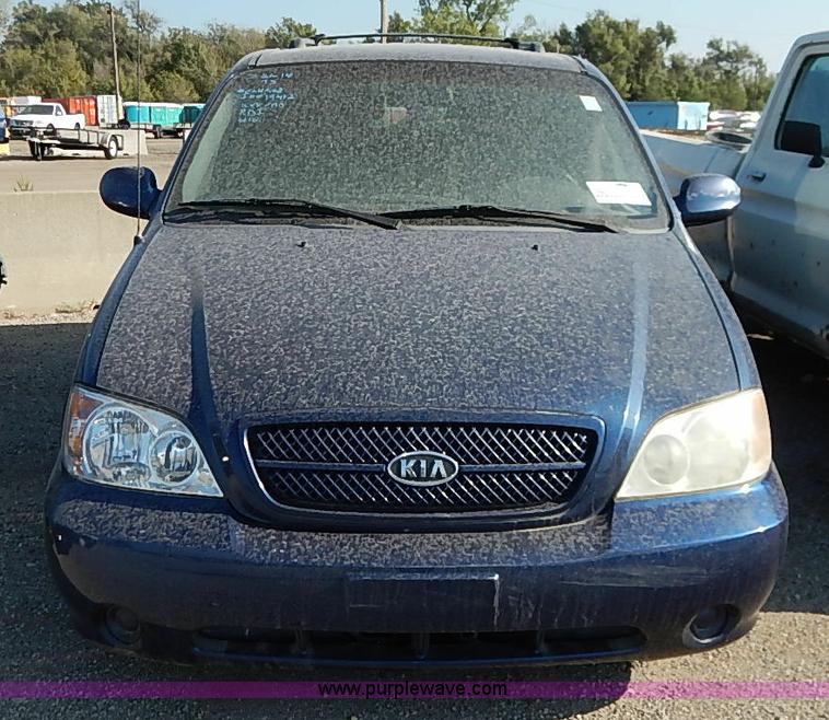 image for item I5451 2005 Kia Sedona LX van