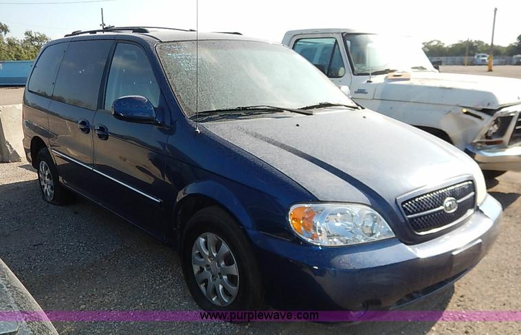 image for item I5451 2005 Kia Sedona LX van