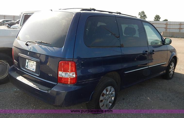image for item I5451 2005 Kia Sedona LX van