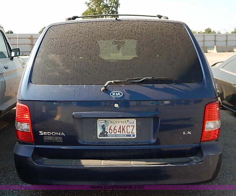 image for item I5451 2005 Kia Sedona LX van