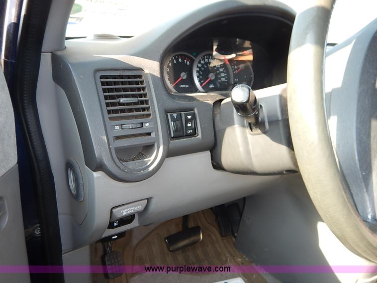 image for item I5451 2005 Kia Sedona LX van