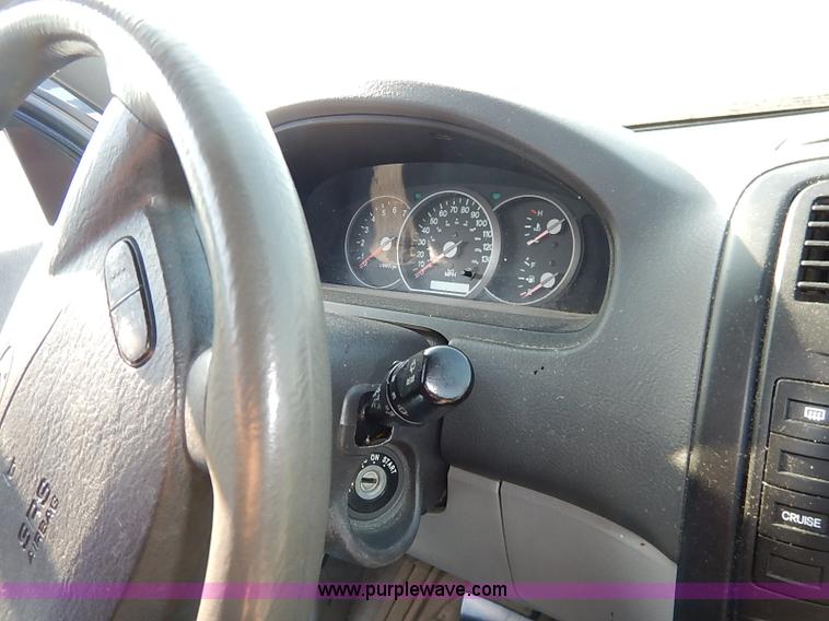 image for item I5451 2005 Kia Sedona LX van