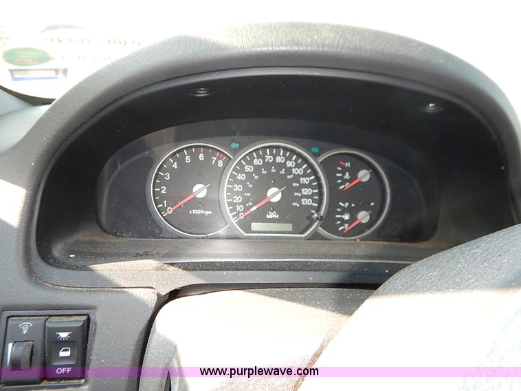 image for item I5451 2005 Kia Sedona LX van