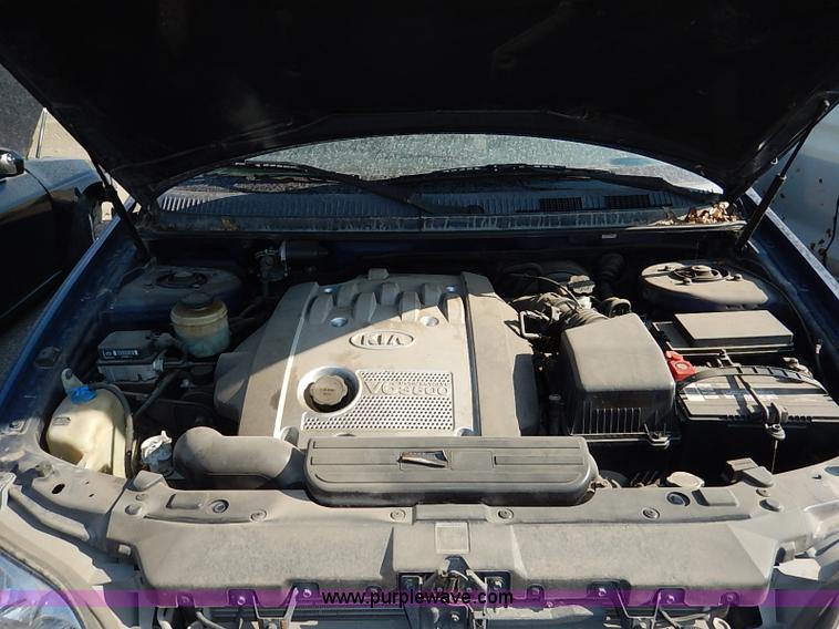 image for item I5451 2005 Kia Sedona LX van