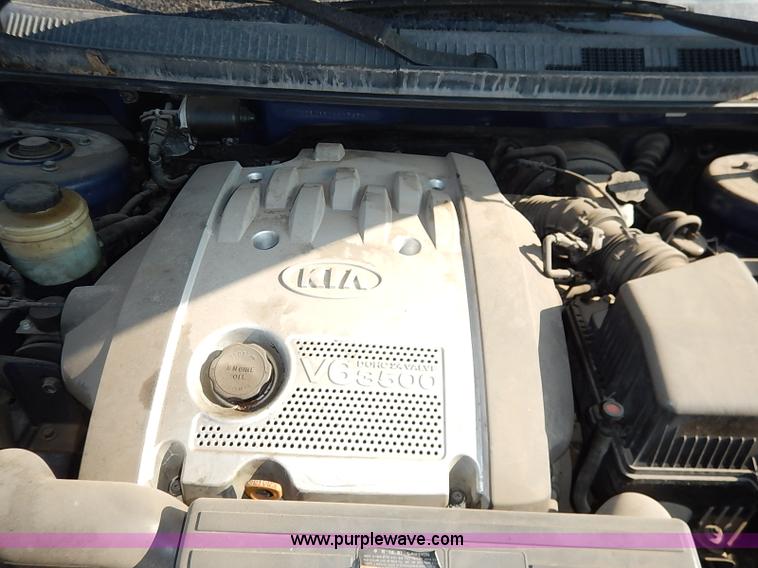 image for item I5451 2005 Kia Sedona LX van