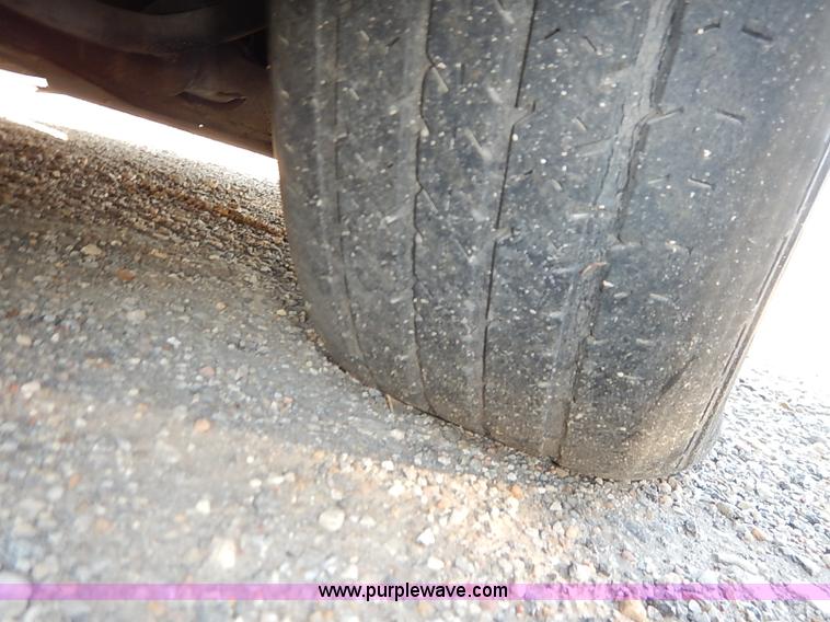 image for item I5451 2005 Kia Sedona LX van