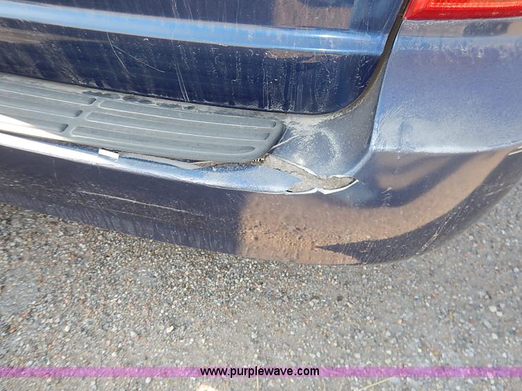 image for item I5451 2005 Kia Sedona LX van