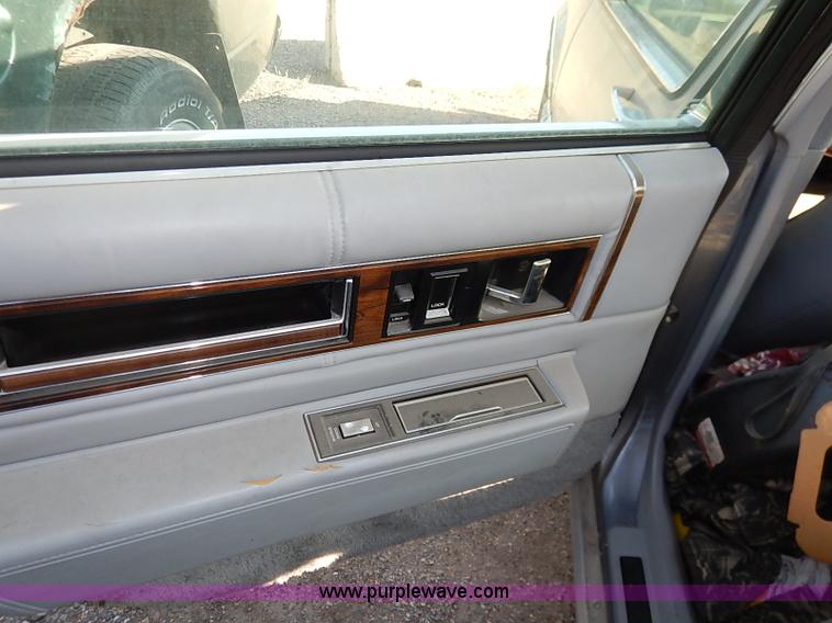 image for item I5454 1991 Cadillac DeVille