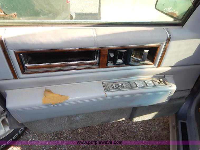 image for item I5454 1991 Cadillac DeVille