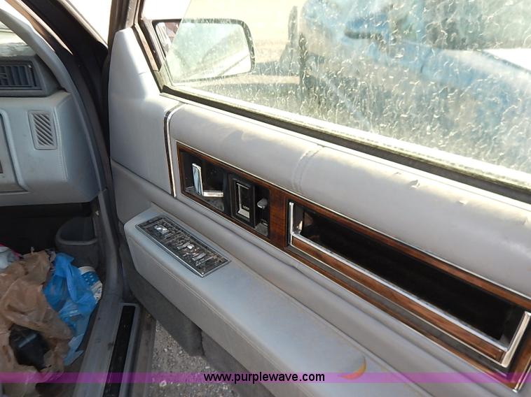 image for item I5454 1991 Cadillac DeVille