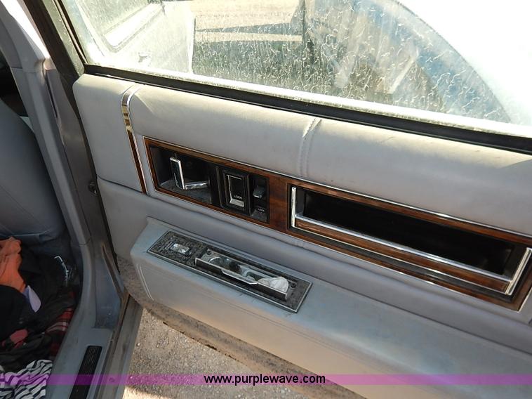 image for item I5454 1991 Cadillac DeVille