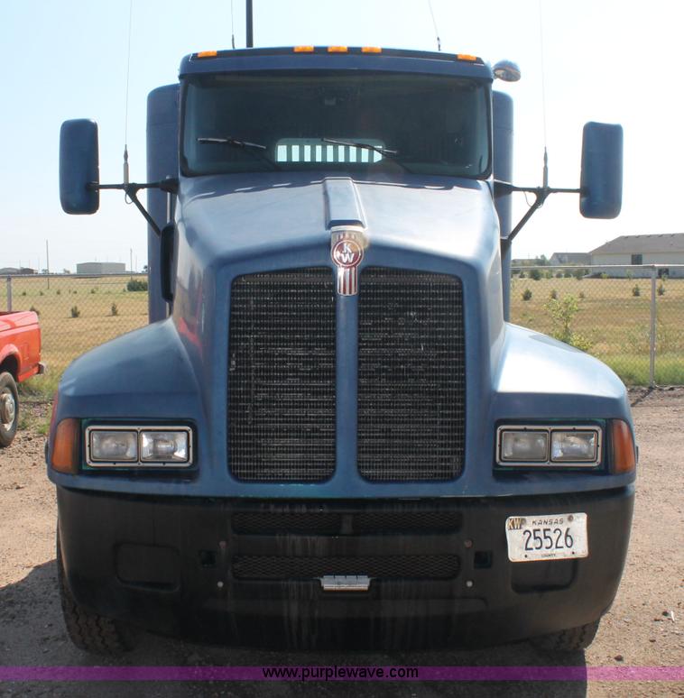 image for item AJ9312 1991 Kenworth T600 semi truck