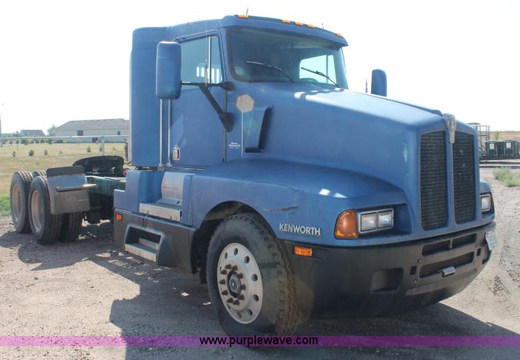 image for item AJ9312 1991 Kenworth T600 semi truck