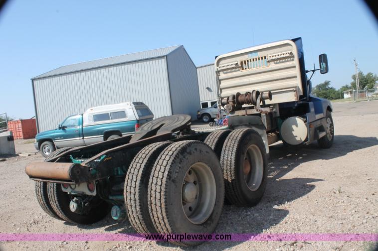 image for item AJ9312 1991 Kenworth T600 semi truck
