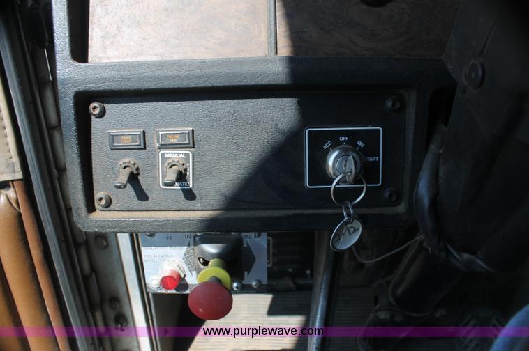 image for item AJ9312 1991 Kenworth T600 semi truck