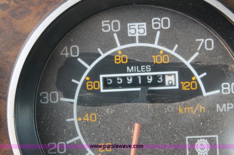 image for item AJ9312 1991 Kenworth T600 semi truck