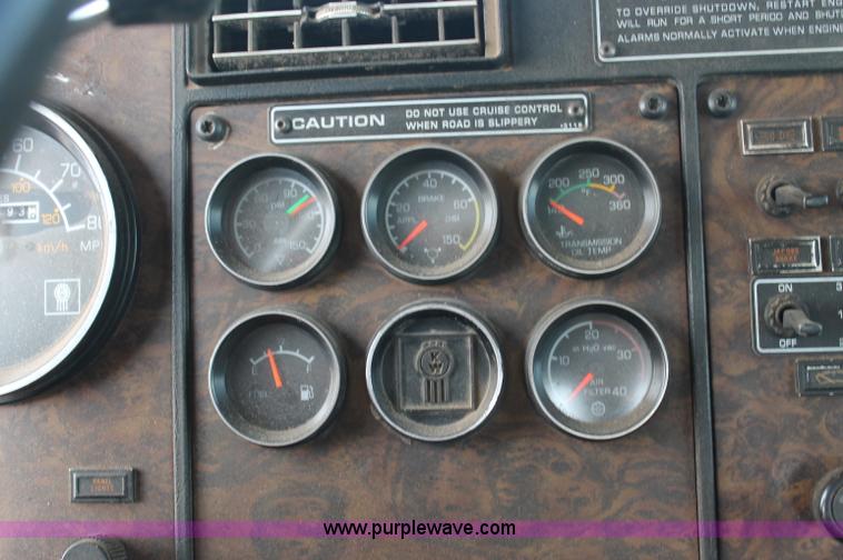 image for item AJ9312 1991 Kenworth T600 semi truck