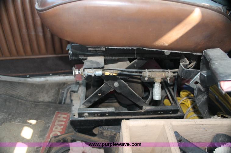 image for item AJ9312 1991 Kenworth T600 semi truck