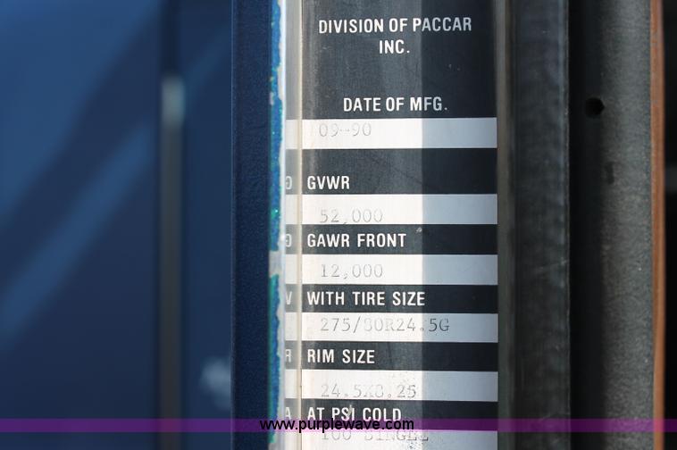 image for item AJ9312 1991 Kenworth T600 semi truck