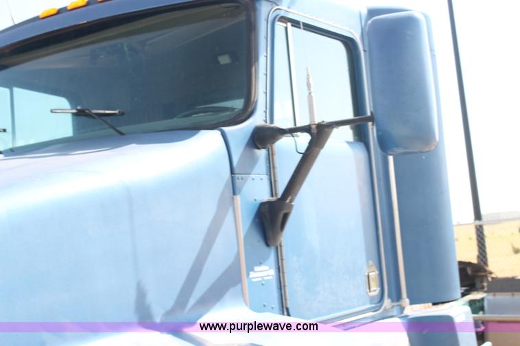 image for item AJ9312 1991 Kenworth T600 semi truck