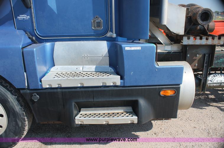 image for item AJ9312 1991 Kenworth T600 semi truck