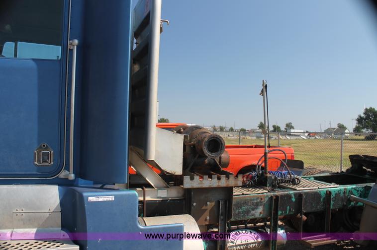 image for item AJ9312 1991 Kenworth T600 semi truck