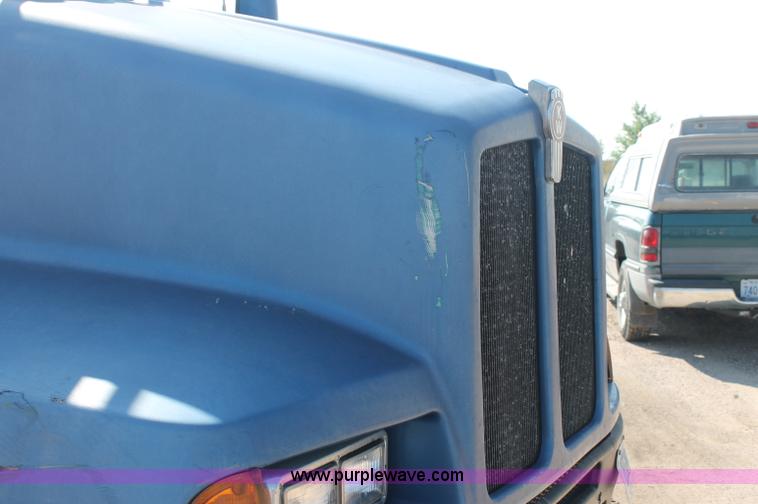 image for item AJ9312 1991 Kenworth T600 semi truck