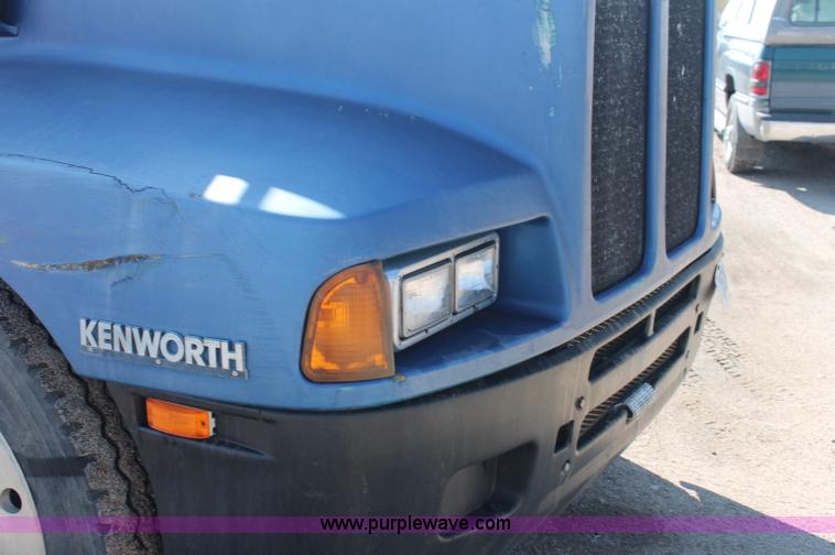 image for item AJ9312 1991 Kenworth T600 semi truck