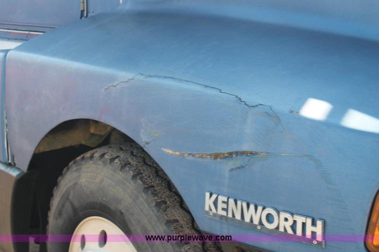 image for item AJ9312 1991 Kenworth T600 semi truck