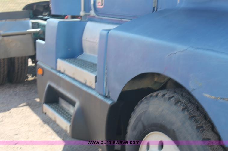 image for item AJ9312 1991 Kenworth T600 semi truck