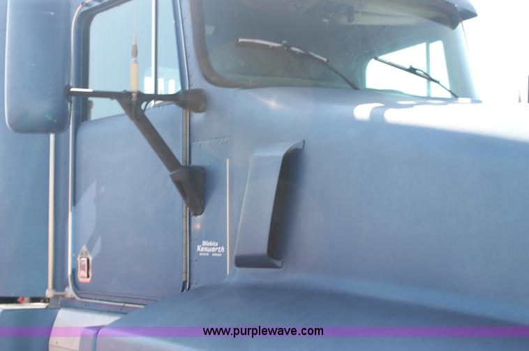 image for item AJ9312 1991 Kenworth T600 semi truck