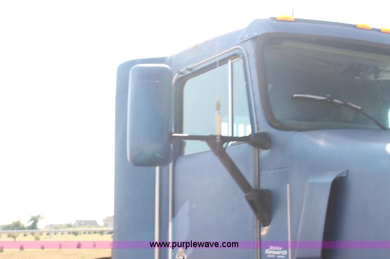 image for item AJ9312 1991 Kenworth T600 semi truck