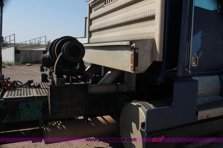 image for item AJ9312 1991 Kenworth T600 semi truck