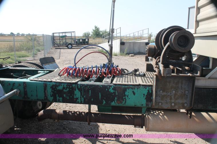 image for item AJ9312 1991 Kenworth T600 semi truck