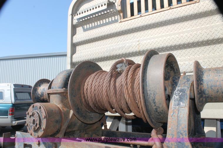 image for item AJ9312 1991 Kenworth T600 semi truck