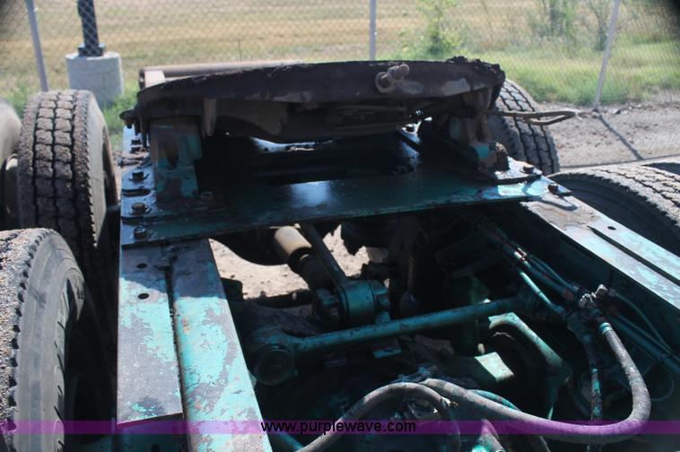 image for item AJ9312 1991 Kenworth T600 semi truck