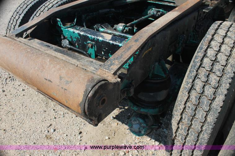 image for item AJ9312 1991 Kenworth T600 semi truck