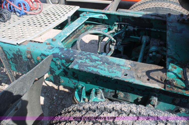 image for item AJ9312 1991 Kenworth T600 semi truck