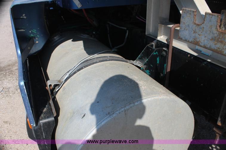 image for item AJ9312 1991 Kenworth T600 semi truck