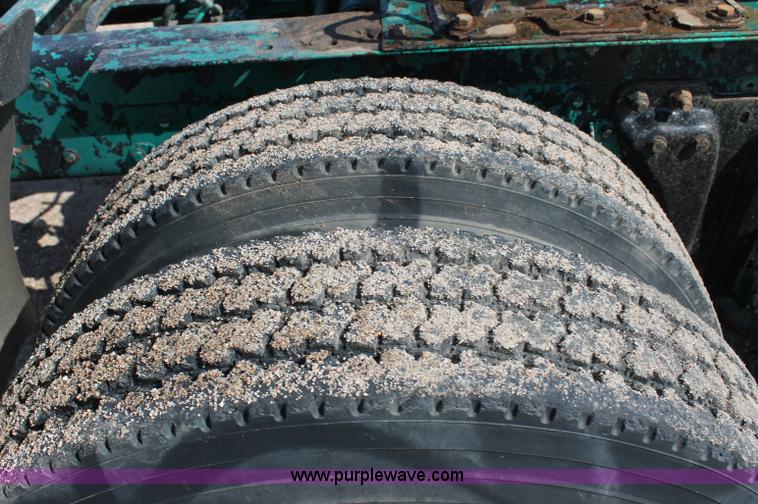 image for item AJ9312 1991 Kenworth T600 semi truck