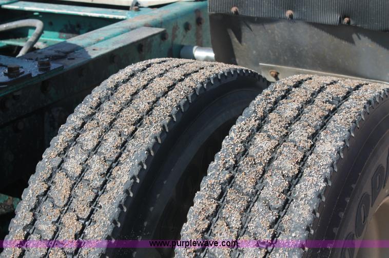 image for item AJ9312 1991 Kenworth T600 semi truck