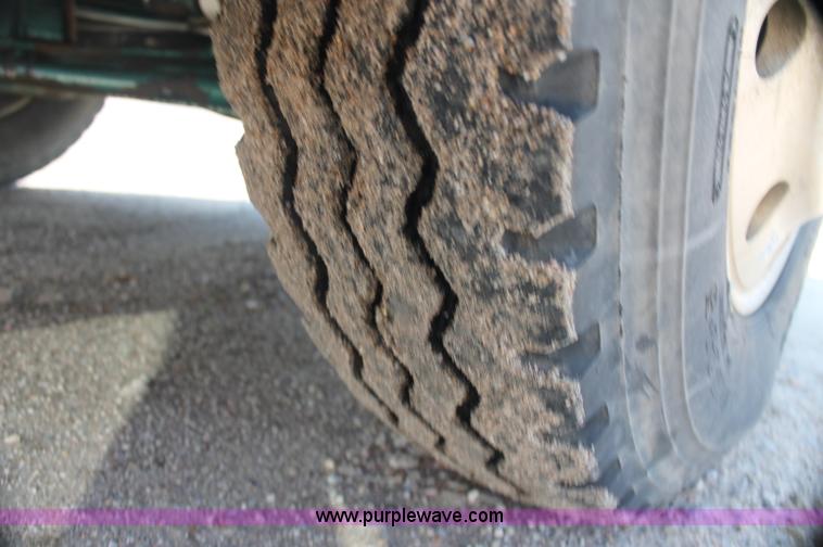 image for item AJ9312 1991 Kenworth T600 semi truck